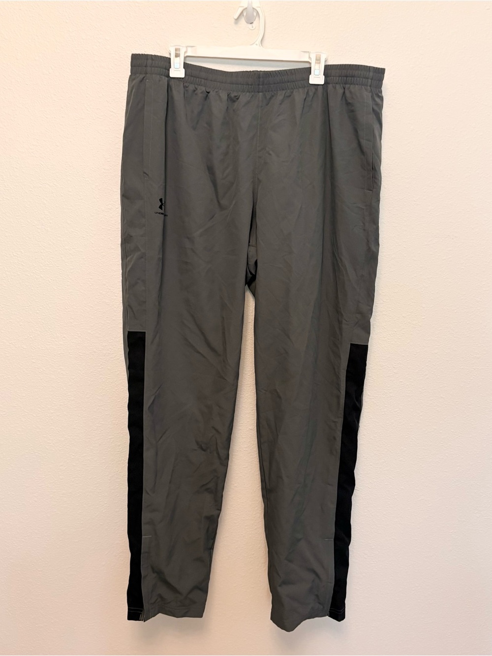 Under Armour Vital Woven Training Pants Gray Black Mens Activewear Size 2XL